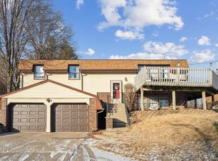 513 Walnut Ct, Le Claire, IA
