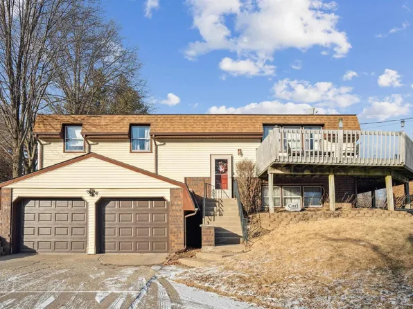 513 Walnut Ct, Le Claire, IA 52753