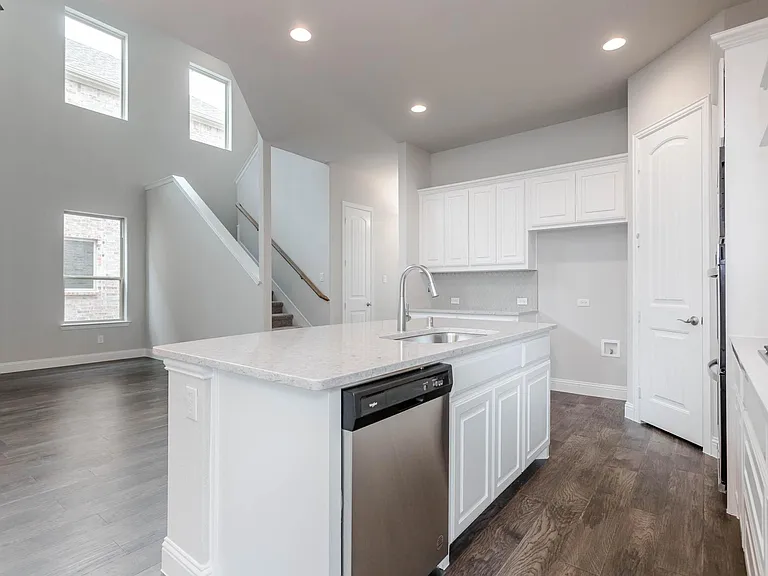 1537 Euclid Aly — Photo 23