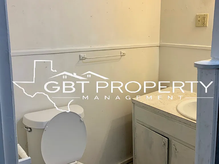 1539 Maple Ave — Photo 9