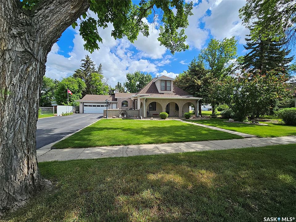 1st image of 325 4th Avenue E