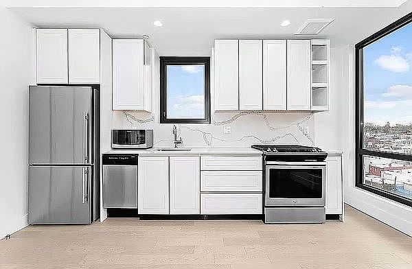 1st image of 557 4th Ave #9010