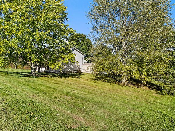 2nd image of 214 Cawood Ct
