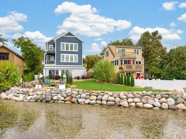 526 Kopmeier DRIVE, Pewaukee, WI 53072