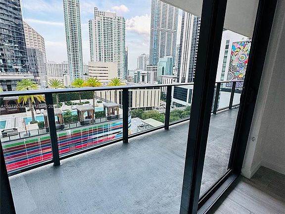 5th image of 45 SW 9th St APT 1202