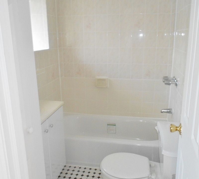2nd image of 216 10th St #2R