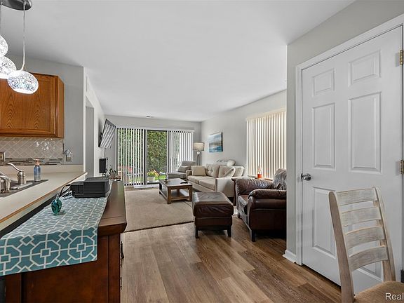 5th image of 30681 Hidden Pines Ln
