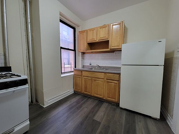 2nd image of 1042 45th St #1D