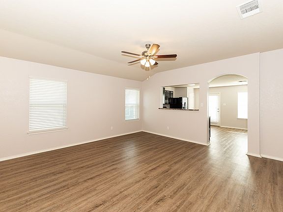 4th image of 1045 Dumfries Dr