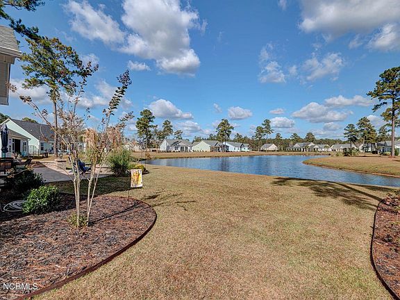 5th image of 122 Autumn Breeze Ln NE