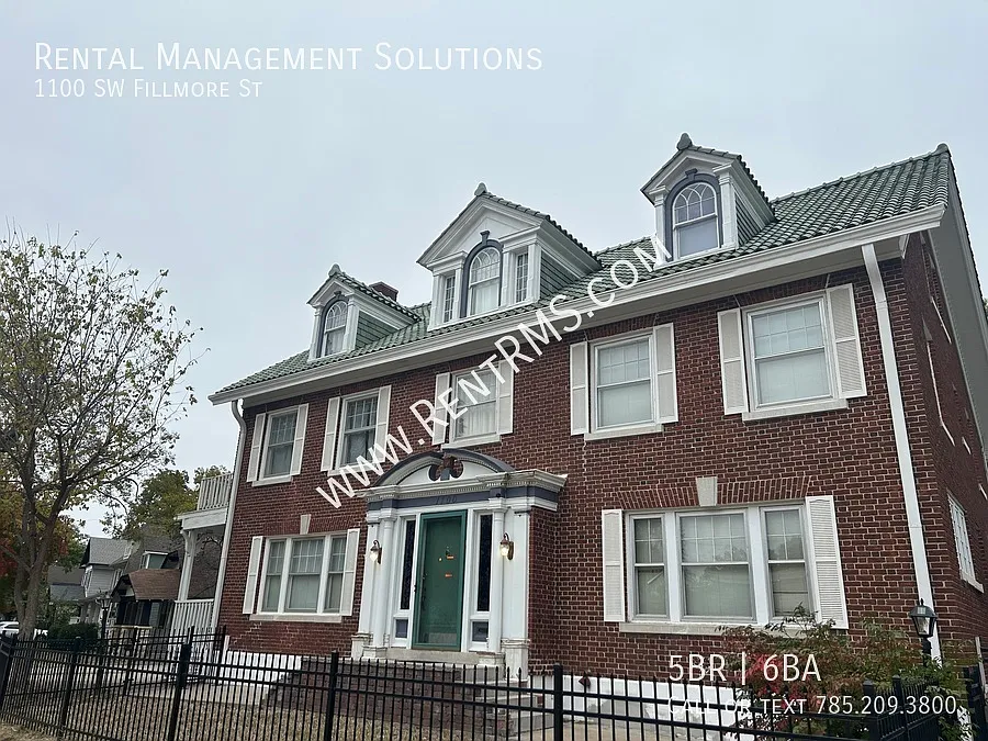 Building Photo - 1100 SW Fillmore St