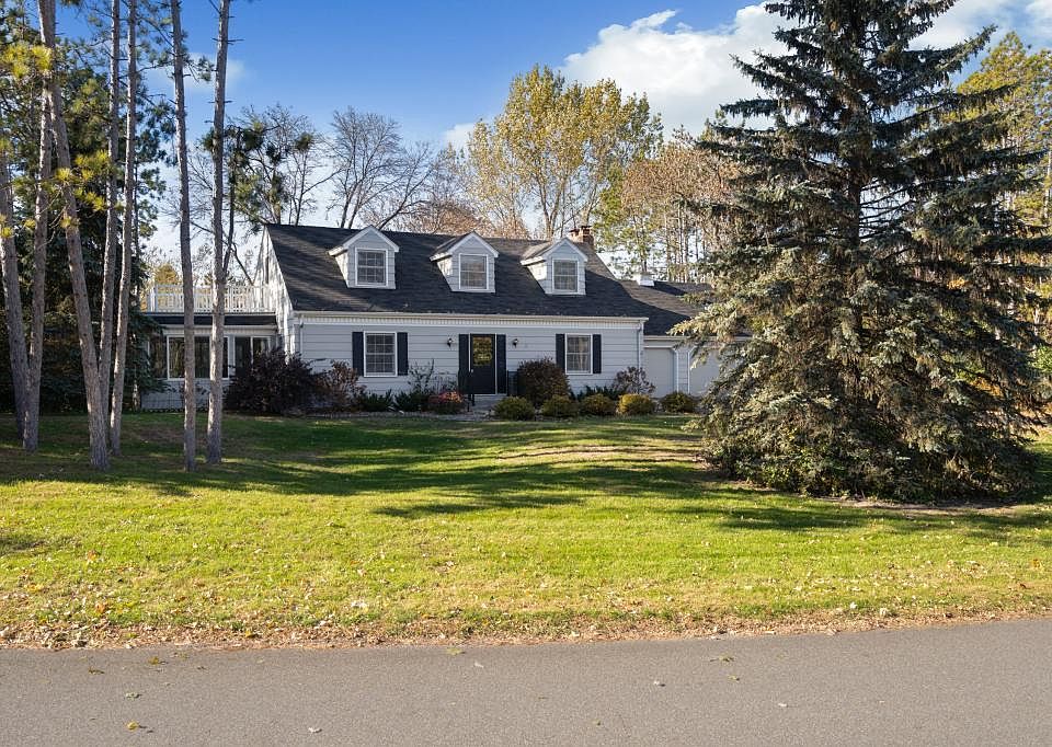 1st image of 625 Queensland Ln N