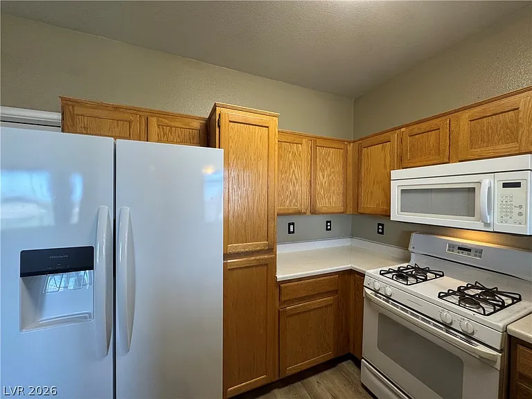 1326 Dusty Creek St — Photo 13