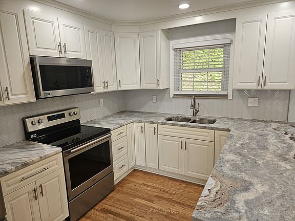 5th image of 1507 Village Dr