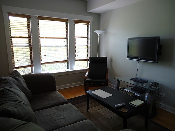 5th image of 3054 W Sunnyside Ave #3