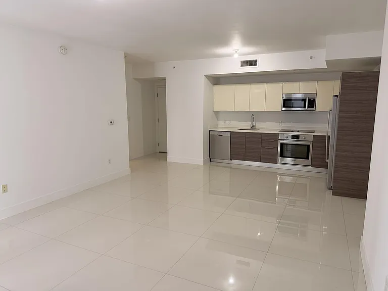 1010 SW 2nd Ave #1107 — Photo 5