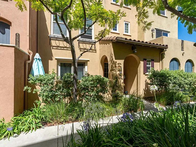 2656 Escala Cir — Photo 1
