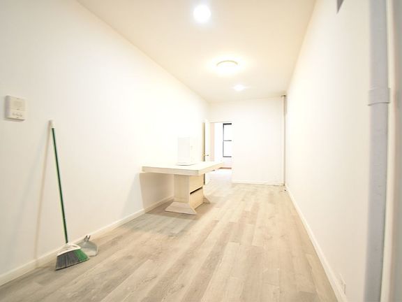 4th image of 167 Elizabeth St APT 3