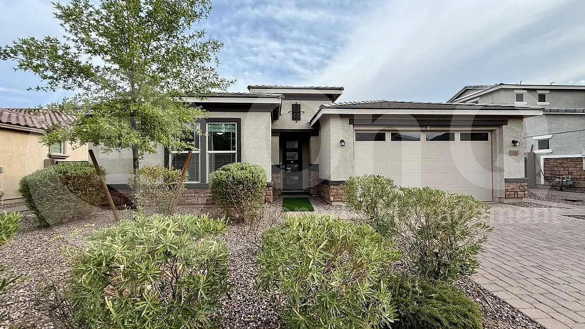 4 bed, 3.0 bath, 2520 sqft, $3,250 — Photo 1