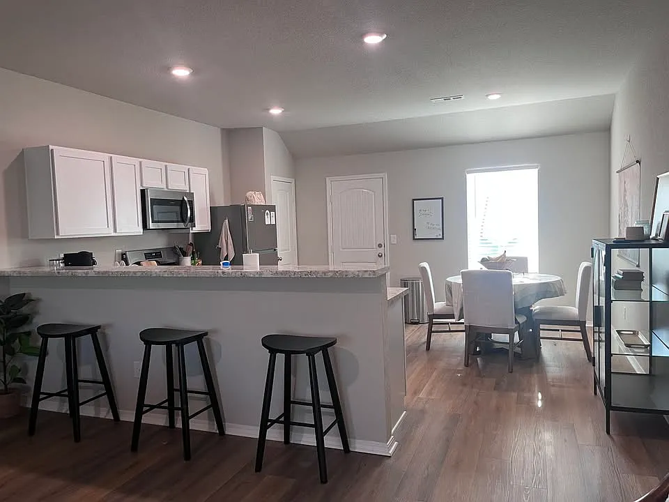 1802 Brockwood Dr — Photo 3