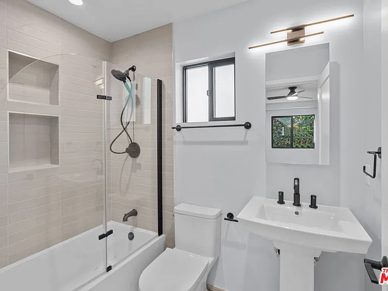 1518 1/4 Stearns Dr — Photo 13