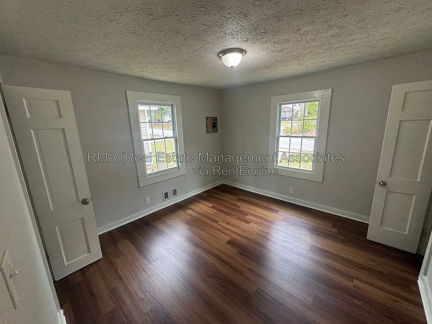 2 bed, 1.0 bath, 800 sqft, $1,000 — Photo 2