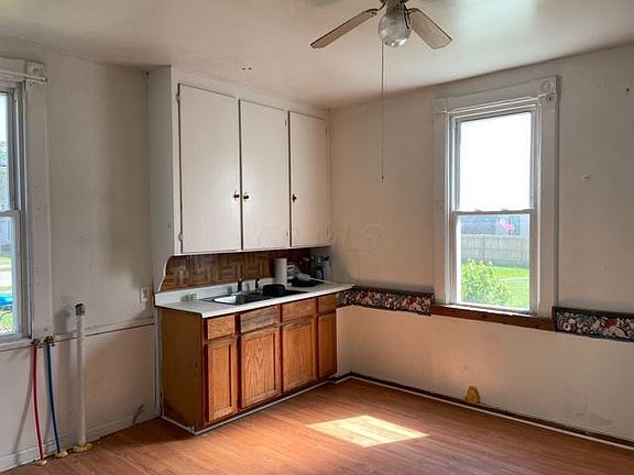 3rd image of 68 N Buena Vista St #70