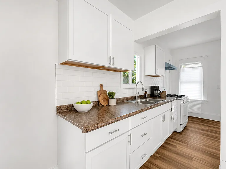 9403 Lamont Ave — Photo 8