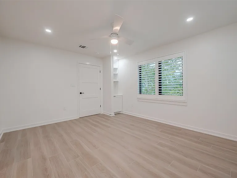 2702 Delano St — Photo 33