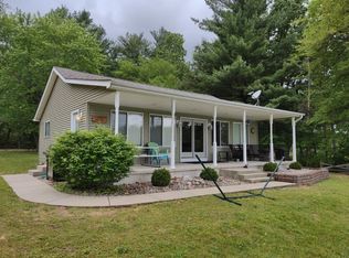 8714 S Oak St, Monterey, IN 46960