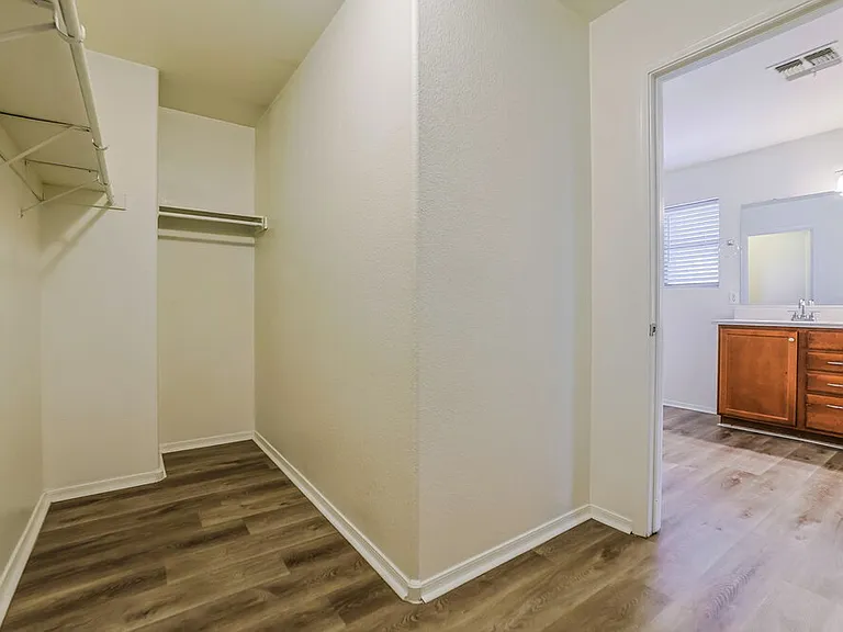 2445 W Spencer Run — Photo 10