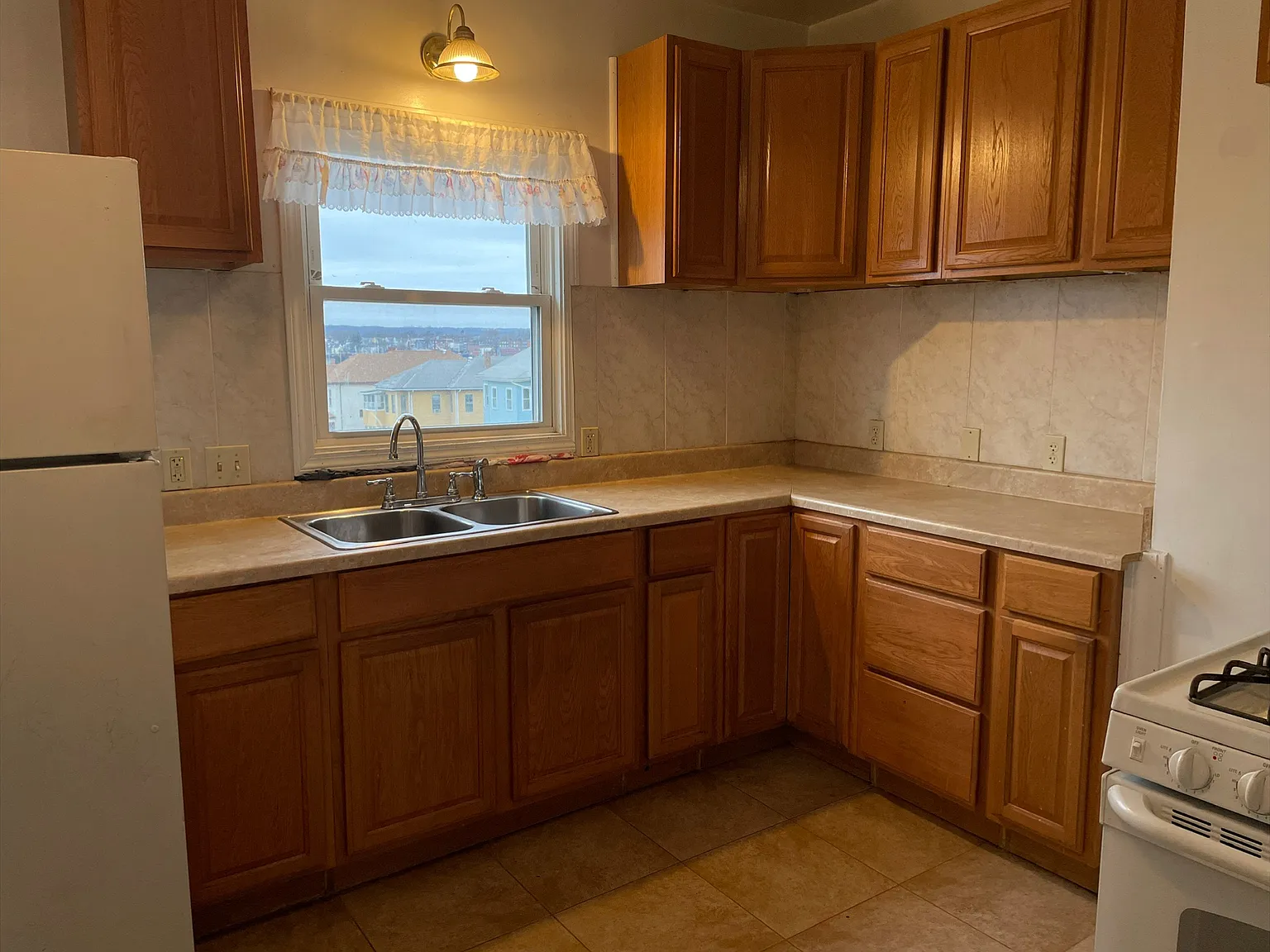 3 bed, 1040 sqft, $2,150 — Photo 2
