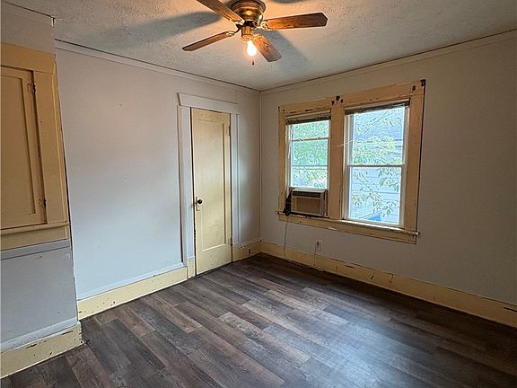 5th image of 1905 N College St