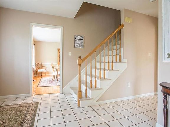3rd image of 430 Sturbridge Dr