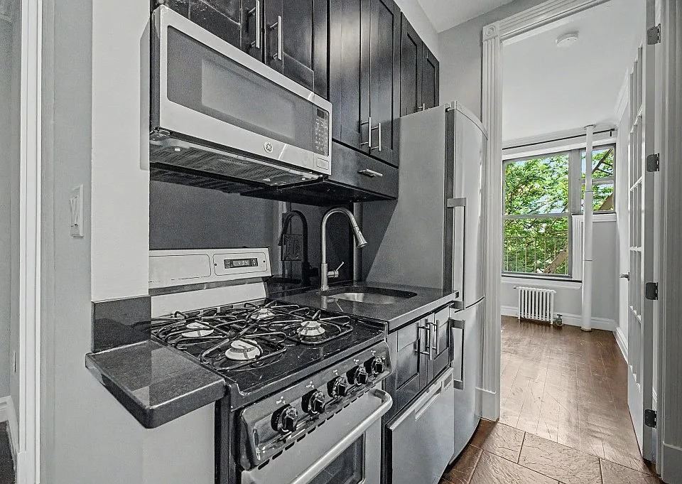 221 Mott St #11