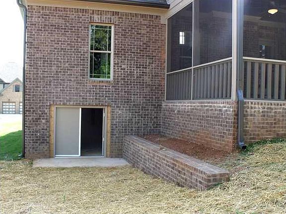 3rd image of 8059 Hampton Cove Dr