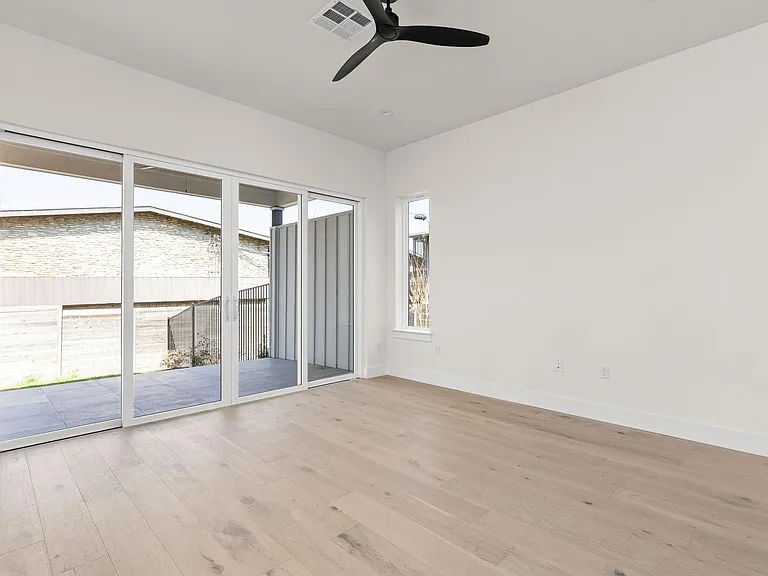 1402 Summit St #B — Photo 13