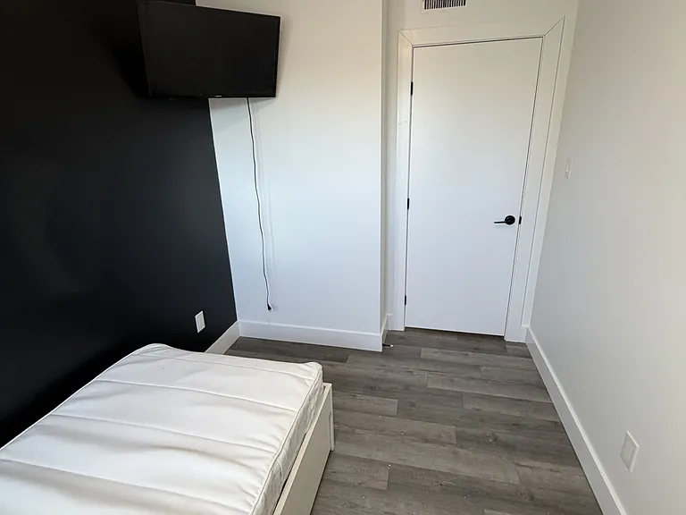 227 Blackburn Ave #4 — Photo 6