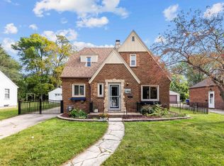 1926 S Memorial Dr, Appleton, WI 54915