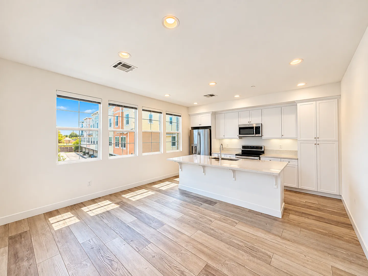 Modern 3BR Townhome for Rent in Union City! — Photo 4