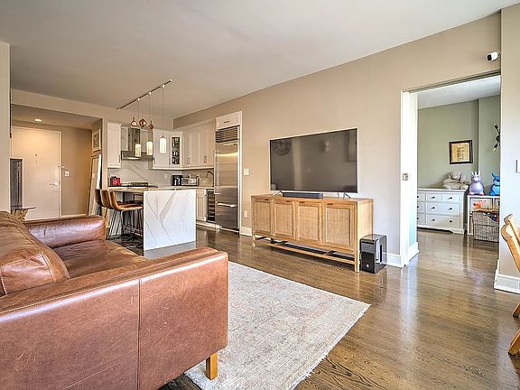 5th image of 425 E 13th St APT 5A