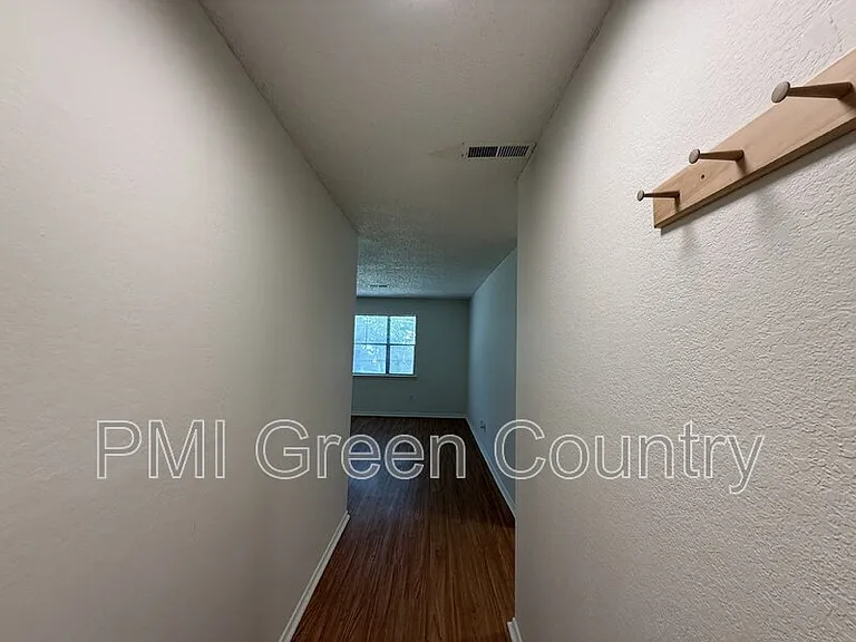 4317 S 4th St — Photo 3