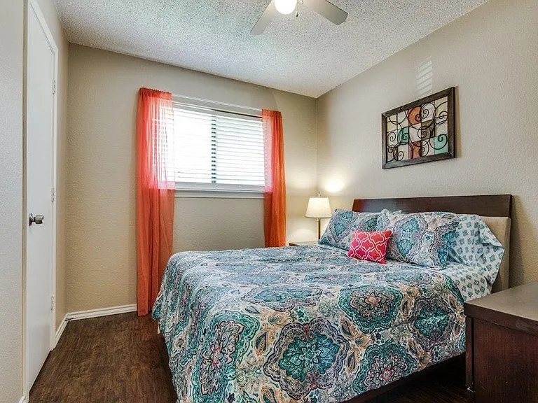 2nd bedroom.