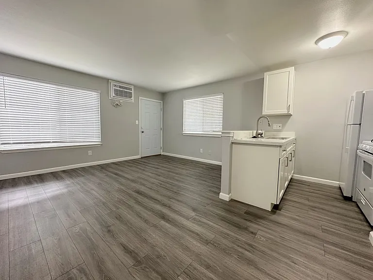630 N Van Buren St — Photo 10