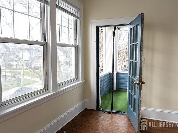 5th image of 46 Catalpa Ave Floor 2