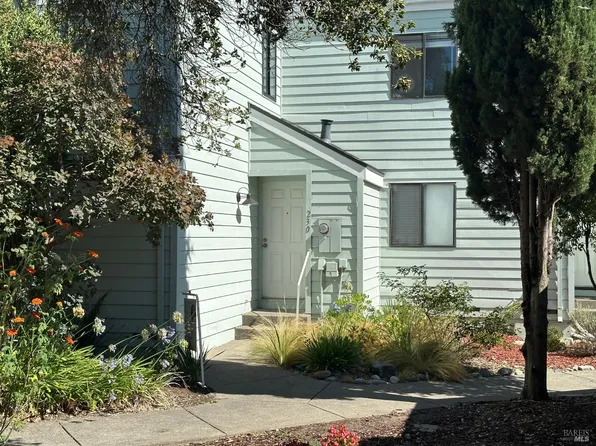 230 Courtyards East, Windsor, CA 95492