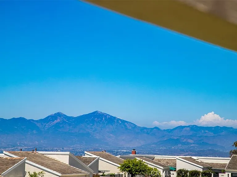 22821 Mariano Dr — Photo 46