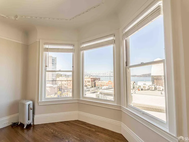 910 Bay St #12 — Photo 1
