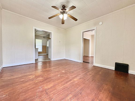 3rd image of 215 E 7th St #1