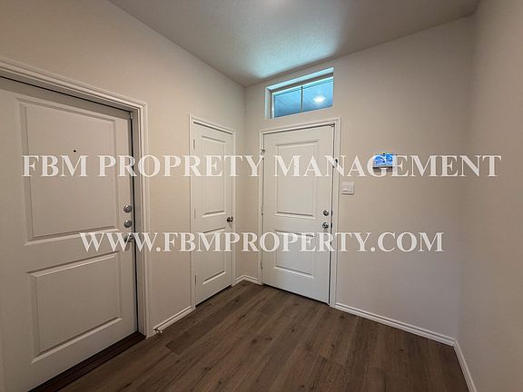 3rd image of 329 Thoroughbred St